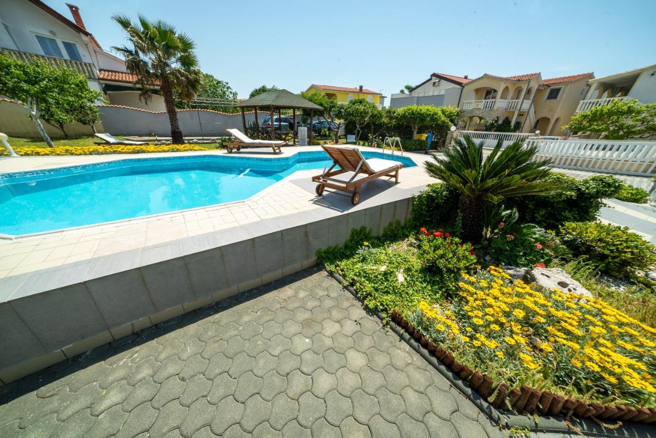 Villa Lulic Vir Exterior foto