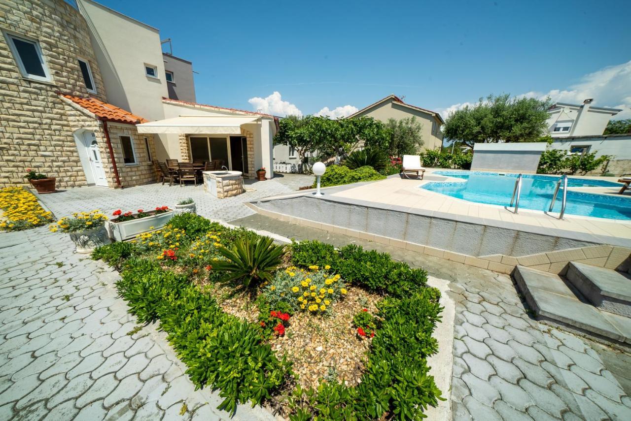Villa Lulic Vir Exterior foto