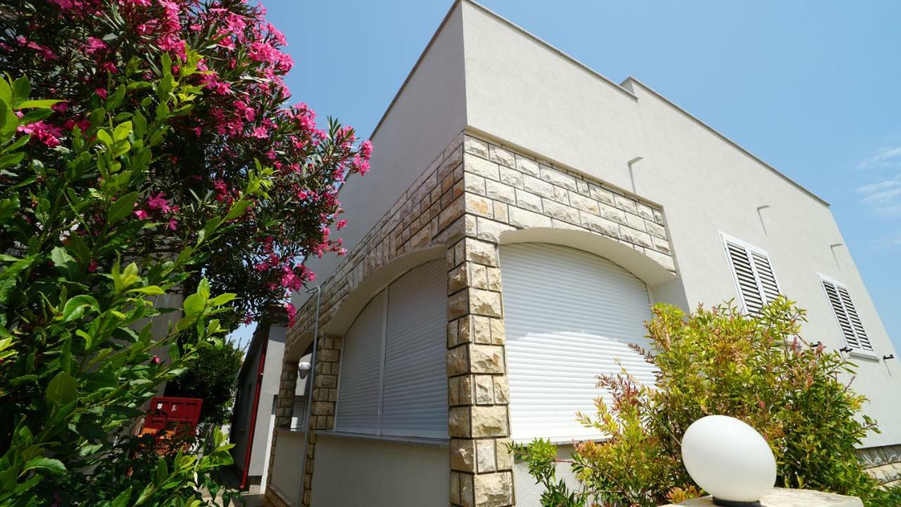 Villa Lulic Vir Exterior foto
